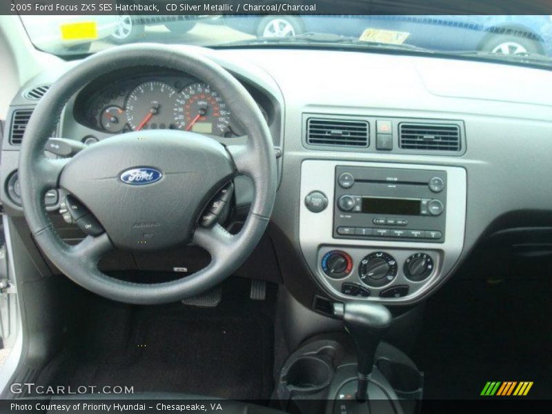 CD Silver Metallic / Charcoal/Charcoal 2005 Ford Focus ZX5 SES Hatchback