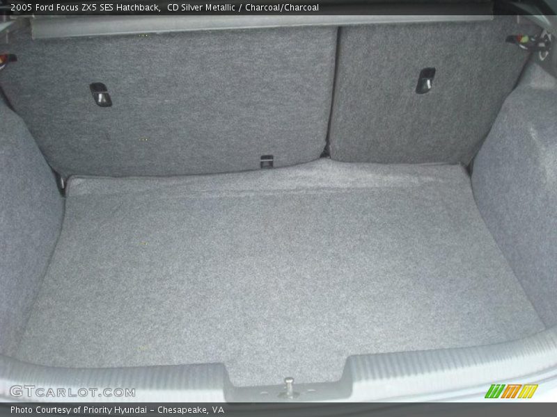CD Silver Metallic / Charcoal/Charcoal 2005 Ford Focus ZX5 SES Hatchback
