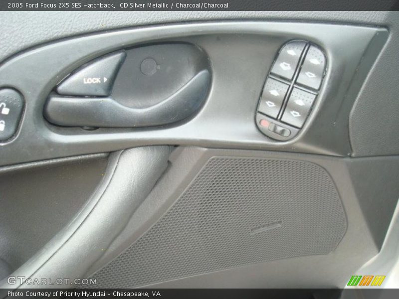 CD Silver Metallic / Charcoal/Charcoal 2005 Ford Focus ZX5 SES Hatchback
