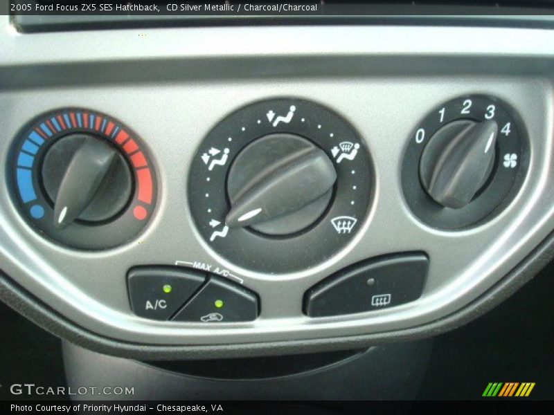 CD Silver Metallic / Charcoal/Charcoal 2005 Ford Focus ZX5 SES Hatchback