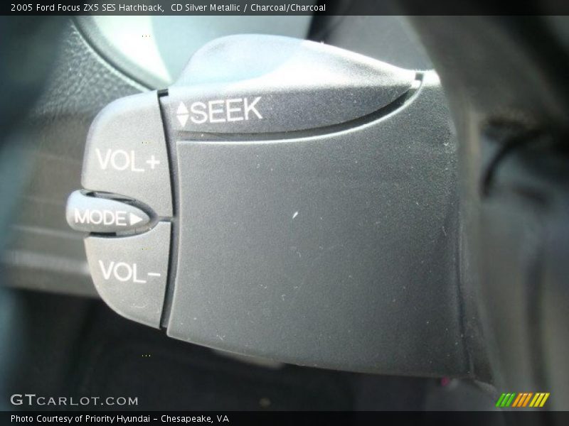 CD Silver Metallic / Charcoal/Charcoal 2005 Ford Focus ZX5 SES Hatchback