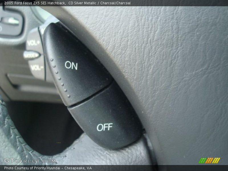 CD Silver Metallic / Charcoal/Charcoal 2005 Ford Focus ZX5 SES Hatchback
