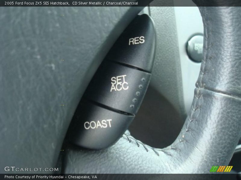 CD Silver Metallic / Charcoal/Charcoal 2005 Ford Focus ZX5 SES Hatchback