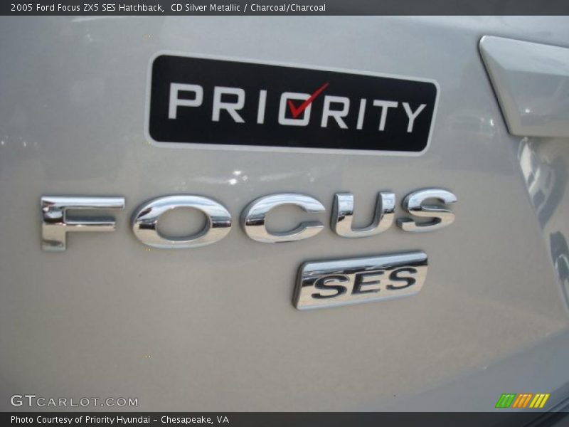 CD Silver Metallic / Charcoal/Charcoal 2005 Ford Focus ZX5 SES Hatchback