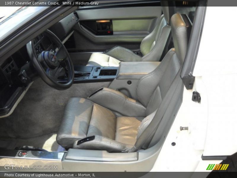 White / Medium Gray 1987 Chevrolet Corvette Coupe
