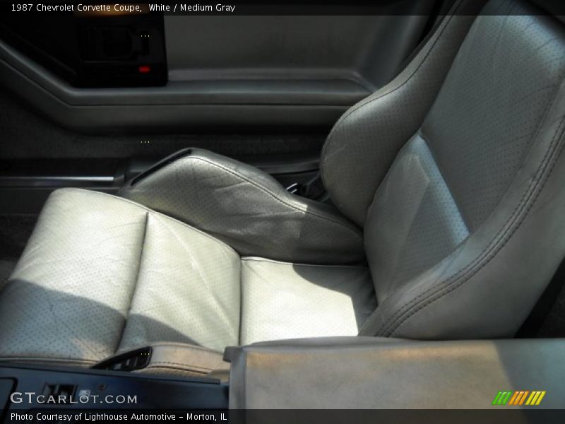 White / Medium Gray 1987 Chevrolet Corvette Coupe