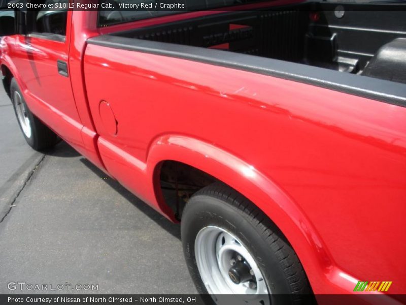Victory Red / Graphite 2003 Chevrolet S10 LS Regular Cab
