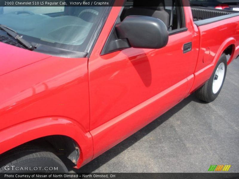 Victory Red / Graphite 2003 Chevrolet S10 LS Regular Cab