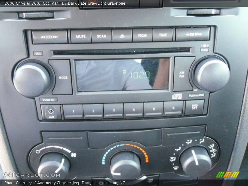 Cool Vanilla / Dark Slate Gray/Light Graystone 2006 Chrysler 300