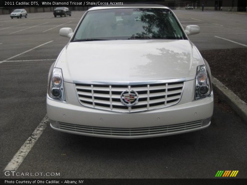 White Diamond Tricoat / Shale/Cocoa Accents 2011 Cadillac DTS