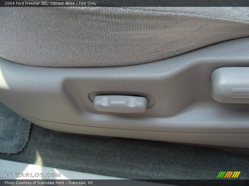 Vibrant White / Flint Grey 2004 Ford Freestar SES