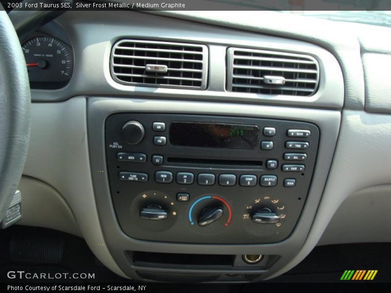 Silver Frost Metallic / Medium Graphite 2003 Ford Taurus SES