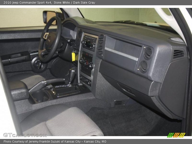 Stone White / Dark Slate Gray 2010 Jeep Commander Sport 4x4