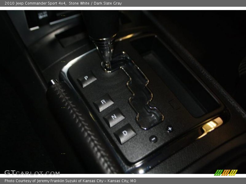 Stone White / Dark Slate Gray 2010 Jeep Commander Sport 4x4
