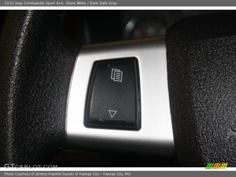 Stone White / Dark Slate Gray 2010 Jeep Commander Sport 4x4