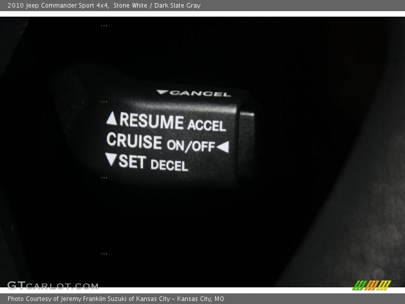 Stone White / Dark Slate Gray 2010 Jeep Commander Sport 4x4