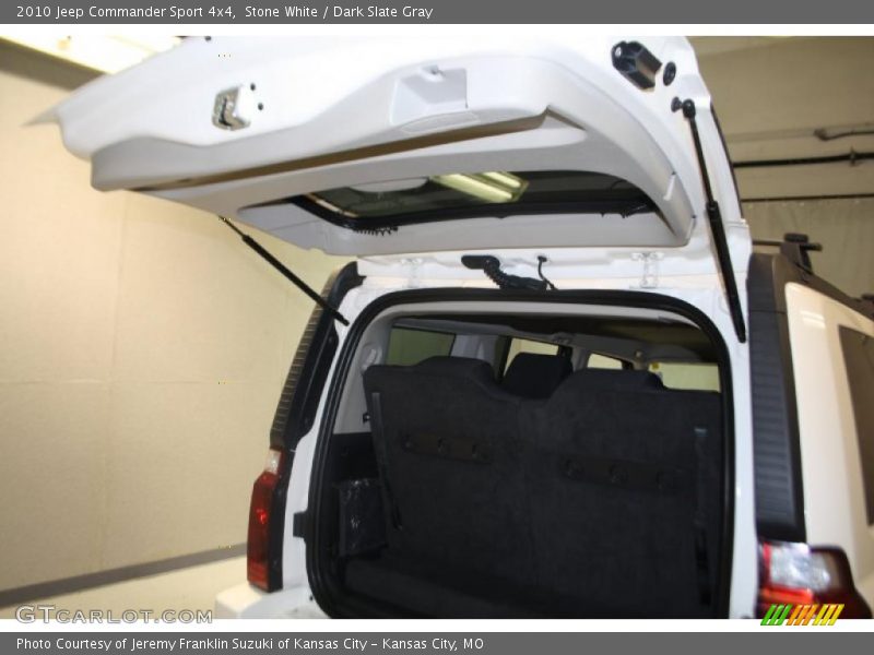 Stone White / Dark Slate Gray 2010 Jeep Commander Sport 4x4