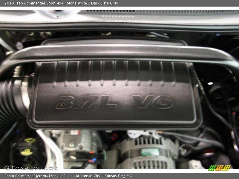 Stone White / Dark Slate Gray 2010 Jeep Commander Sport 4x4