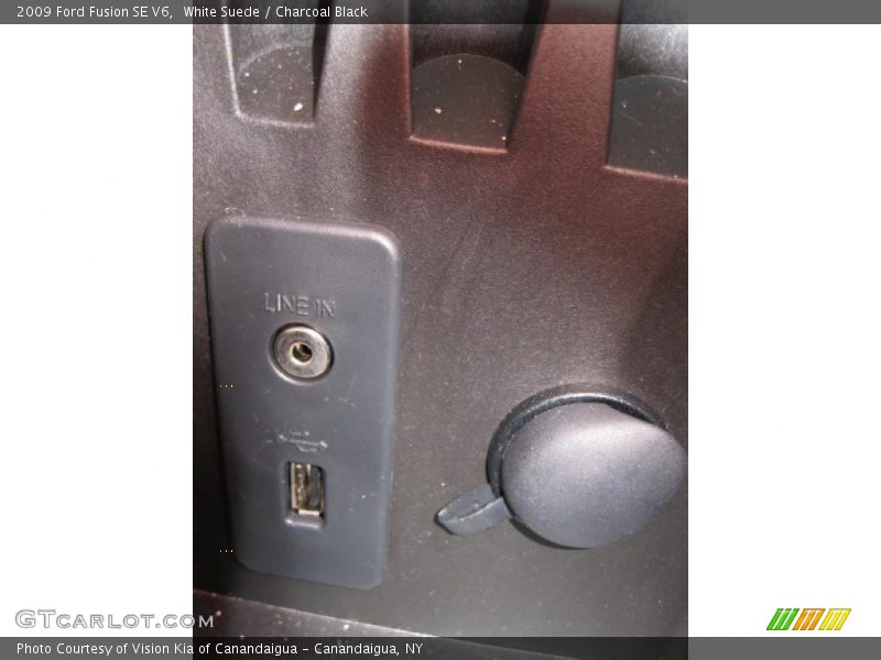 White Suede / Charcoal Black 2009 Ford Fusion SE V6