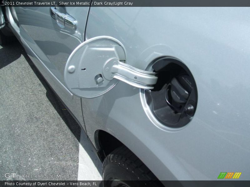 Silver Ice Metallic / Dark Gray/Light Gray 2011 Chevrolet Traverse LT