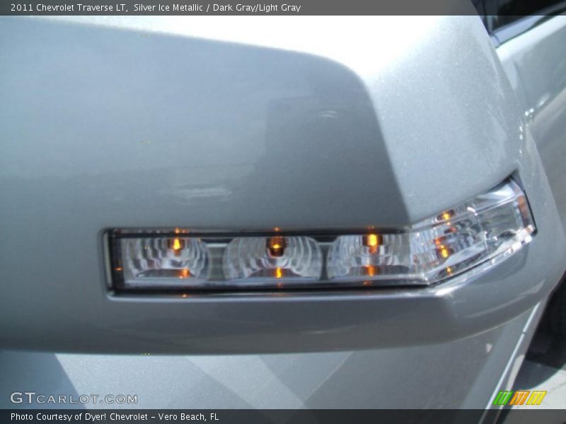 Silver Ice Metallic / Dark Gray/Light Gray 2011 Chevrolet Traverse LT