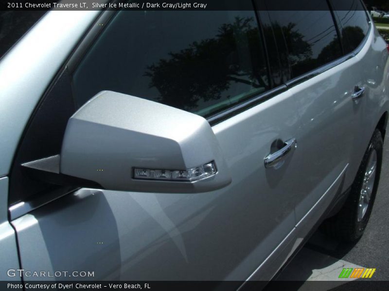 Silver Ice Metallic / Dark Gray/Light Gray 2011 Chevrolet Traverse LT