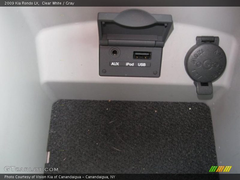 Clear White / Gray 2009 Kia Rondo LX