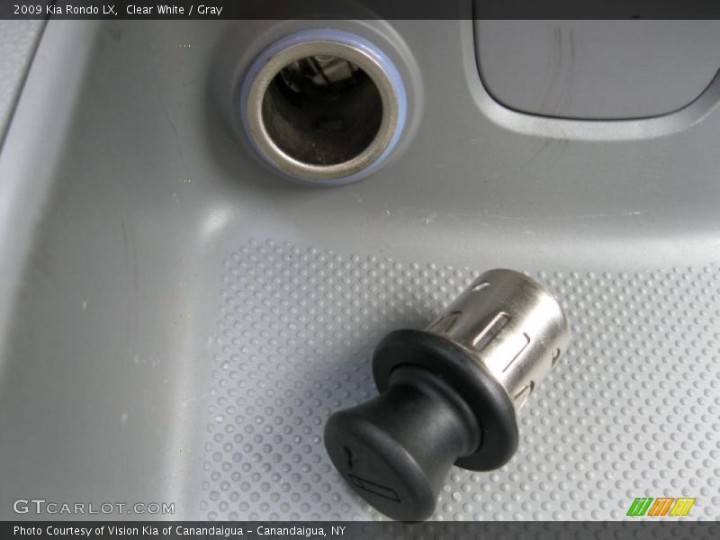 Clear White / Gray 2009 Kia Rondo LX