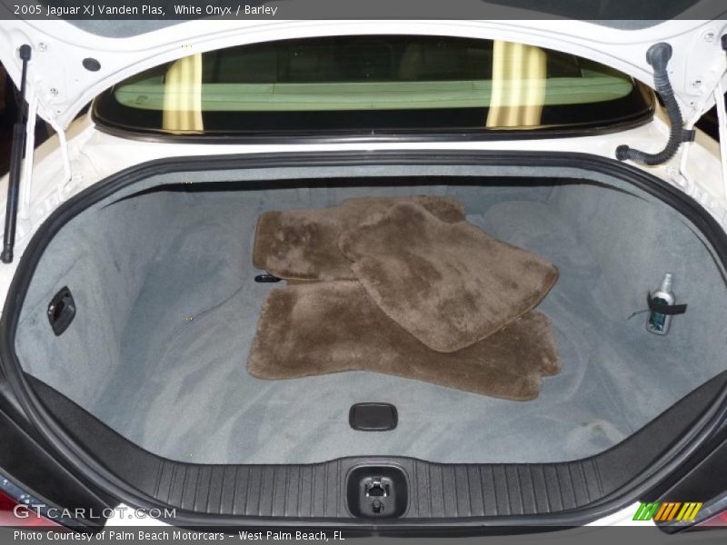 White Onyx / Barley 2005 Jaguar XJ Vanden Plas