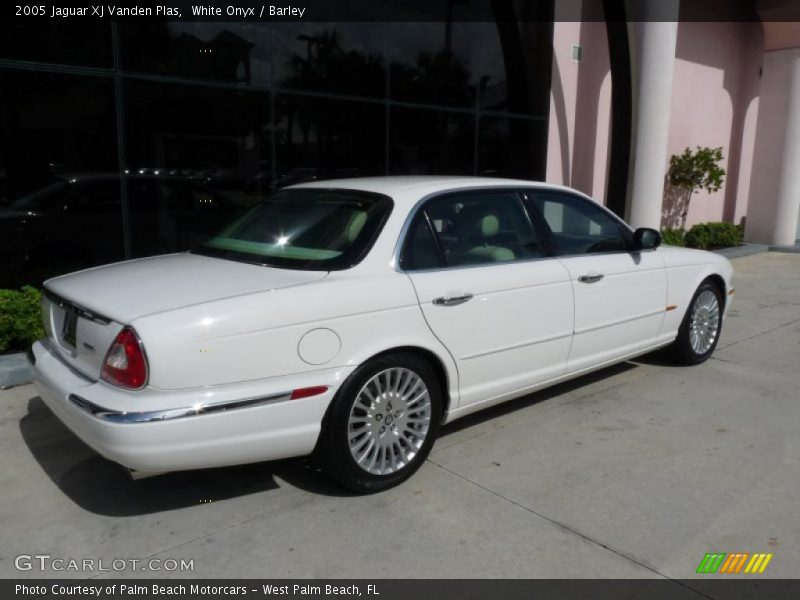 White Onyx / Barley 2005 Jaguar XJ Vanden Plas