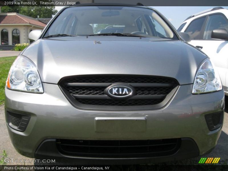 Titanium Gray / Beige 2009 Kia Rondo LX