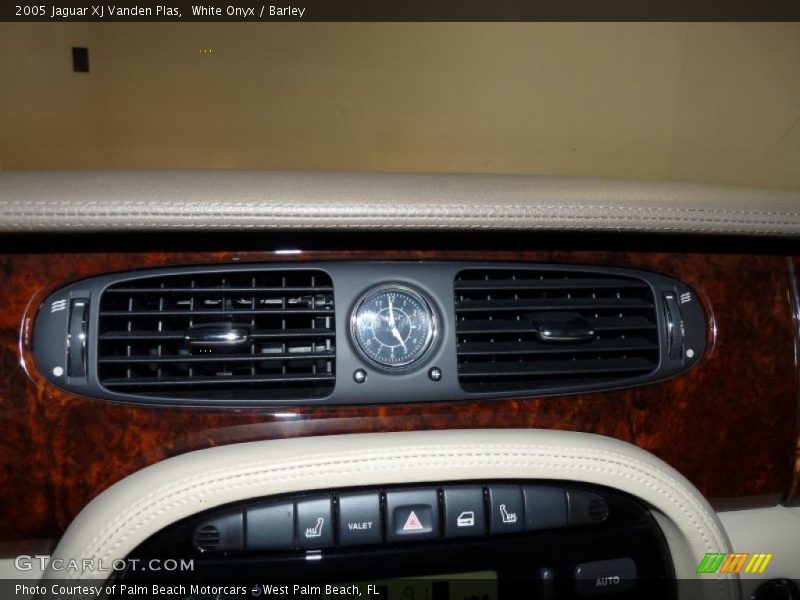 White Onyx / Barley 2005 Jaguar XJ Vanden Plas