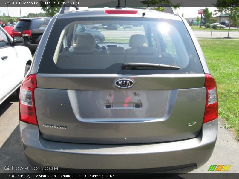 Titanium Gray / Beige 2009 Kia Rondo LX