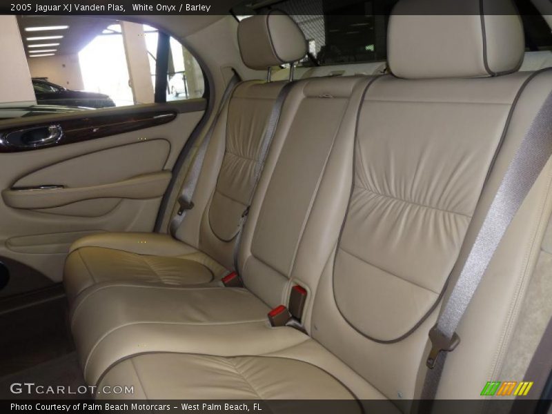  2005 XJ Vanden Plas Barley Interior