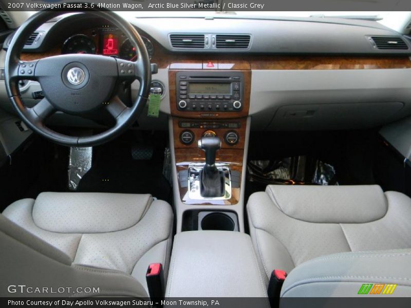 Dashboard of 2007 Passat 3.6 4Motion Wagon