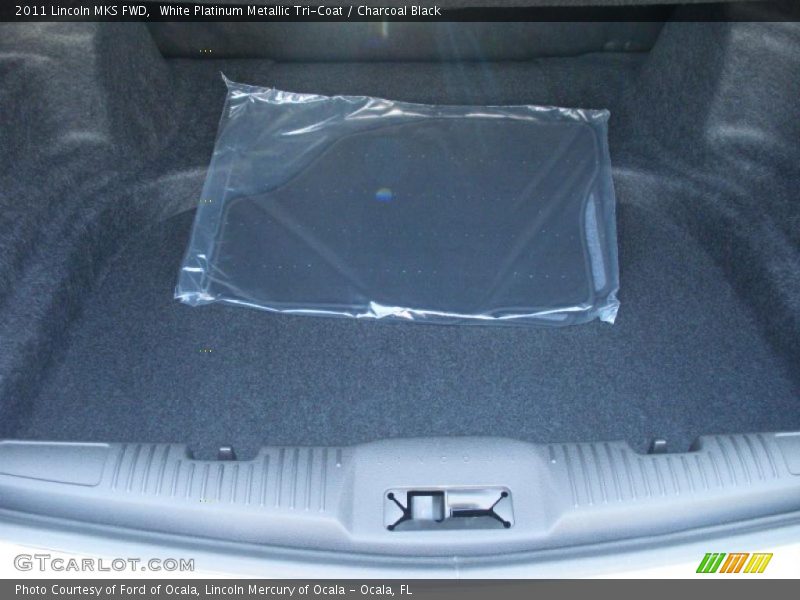 White Platinum Metallic Tri-Coat / Charcoal Black 2011 Lincoln MKS FWD
