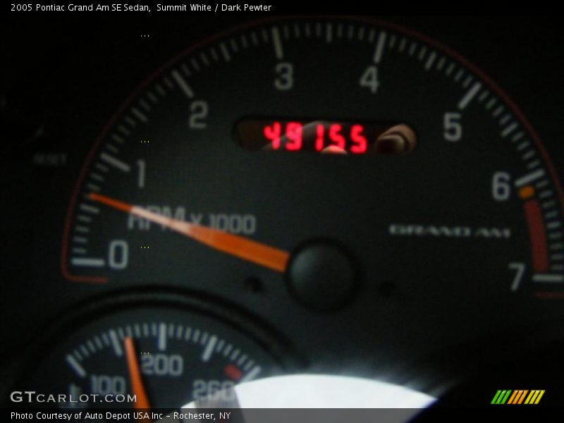 Summit White / Dark Pewter 2005 Pontiac Grand Am SE Sedan
