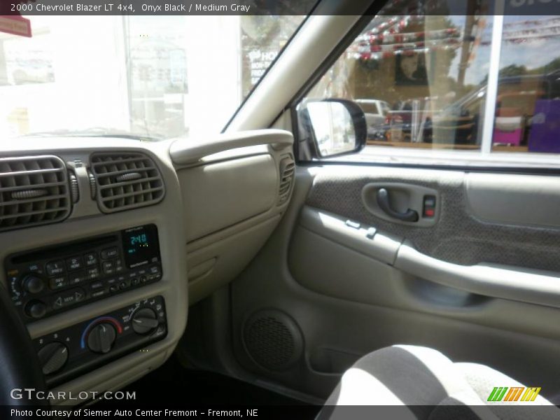 Onyx Black / Medium Gray 2000 Chevrolet Blazer LT 4x4