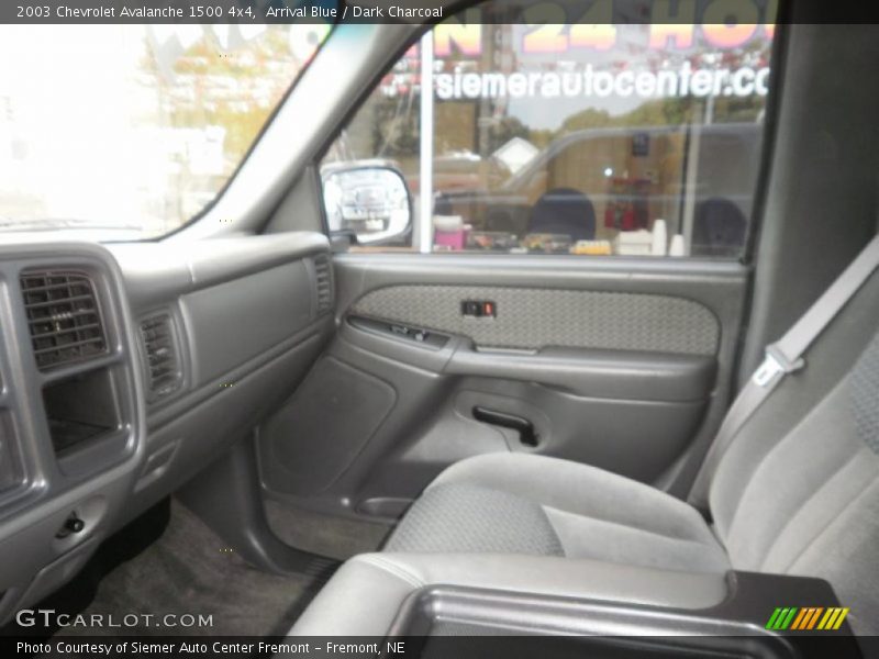 Arrival Blue / Dark Charcoal 2003 Chevrolet Avalanche 1500 4x4