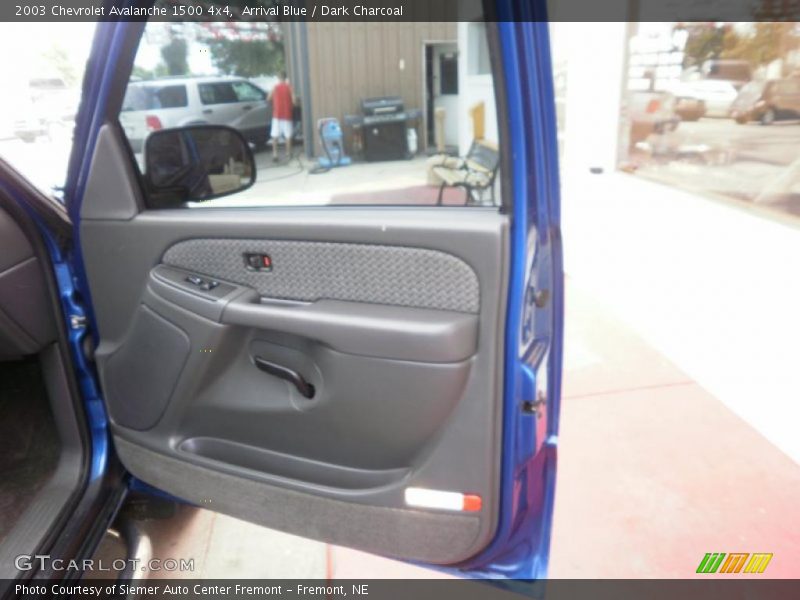 Arrival Blue / Dark Charcoal 2003 Chevrolet Avalanche 1500 4x4