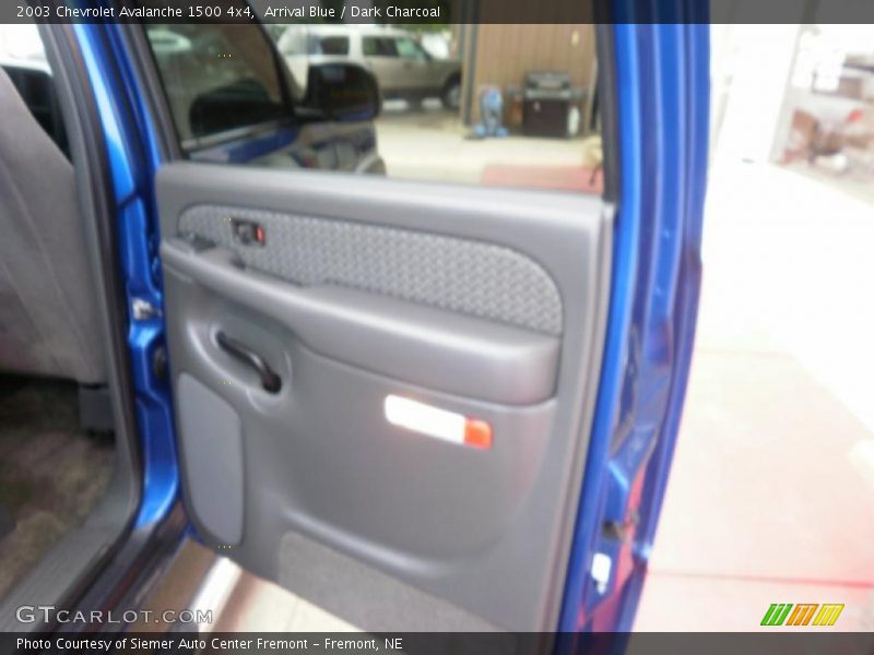 Arrival Blue / Dark Charcoal 2003 Chevrolet Avalanche 1500 4x4