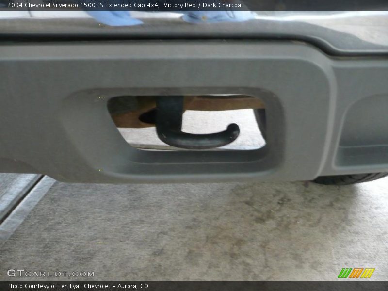 Victory Red / Dark Charcoal 2004 Chevrolet Silverado 1500 LS Extended Cab 4x4