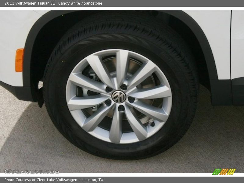 Candy White / Sandstone 2011 Volkswagen Tiguan SE