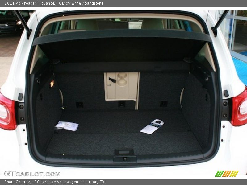 Candy White / Sandstone 2011 Volkswagen Tiguan SE