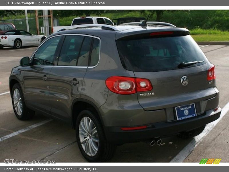 Alpine Gray Metallic / Charcoal 2011 Volkswagen Tiguan SE