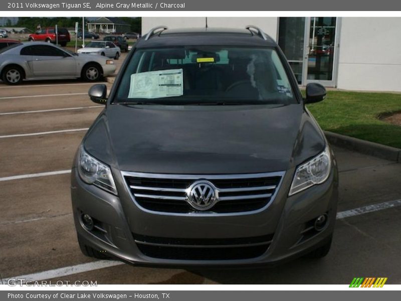 Alpine Gray Metallic / Charcoal 2011 Volkswagen Tiguan SE