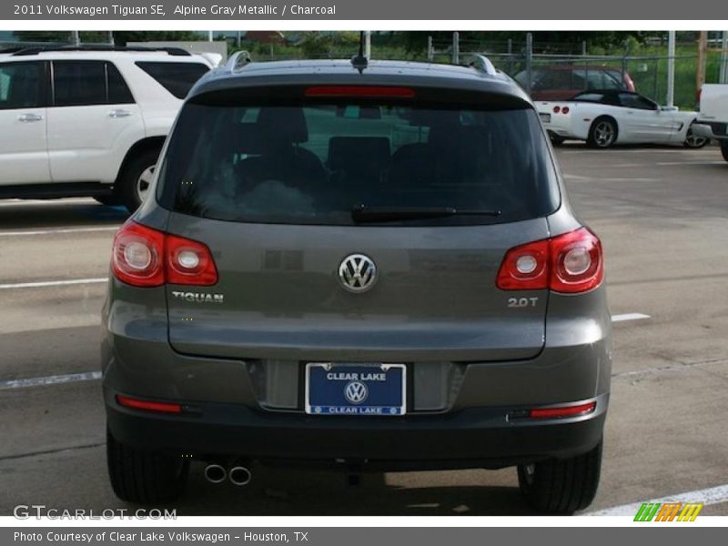 Alpine Gray Metallic / Charcoal 2011 Volkswagen Tiguan SE