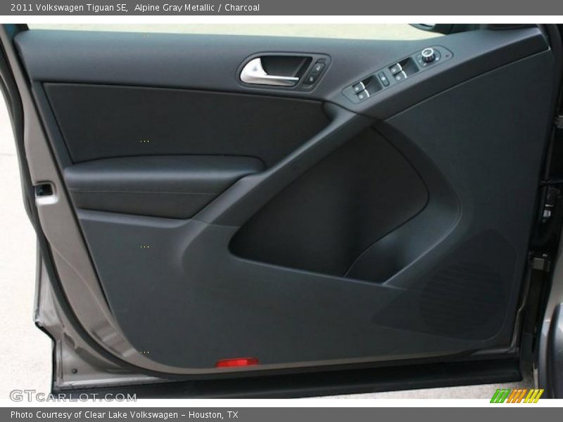 Alpine Gray Metallic / Charcoal 2011 Volkswagen Tiguan SE