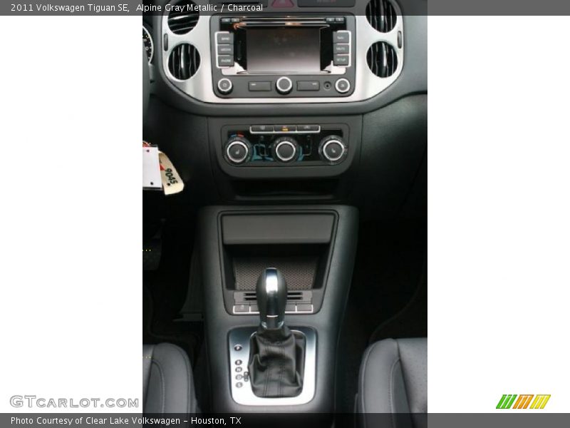 Alpine Gray Metallic / Charcoal 2011 Volkswagen Tiguan SE