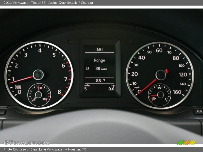 Alpine Gray Metallic / Charcoal 2011 Volkswagen Tiguan SE
